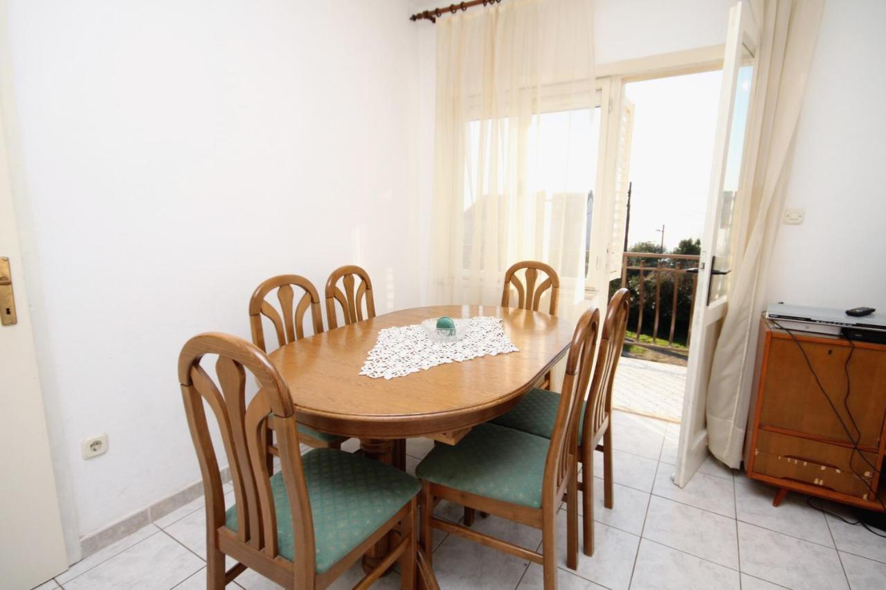 Apartments By The Sea Kastel Stari, Kastela - 6059 المظهر الخارجي الصورة